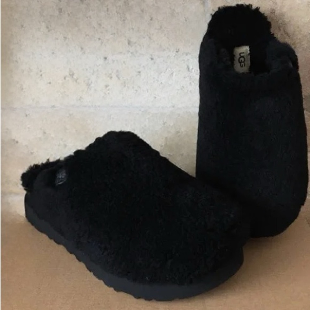 UGG Fuzz Sugar Slipper Black